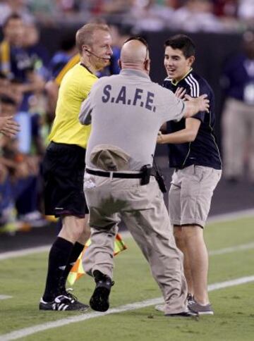 Pretemporada del Real Madrid en Estados Unidos. Espontaneo en un partido de los blancos.