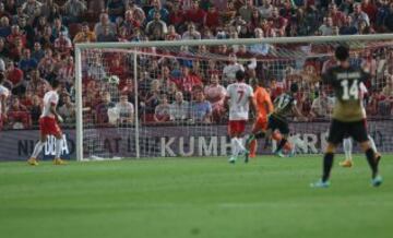 0-1. Víctor Rodríguez anota el primer gol.