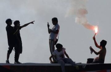Santiago, 5 de marzo de 2016
La hinchada de Colo Colo realiza el Arengazo para alentar al equipo antes del Colo Colo v Universidad Catolica de este fin de semana.
Ramon Monroy/Aton Chile