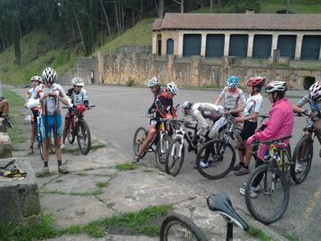 El ciclista colombiano del Team Ineos Grenadiers comenzó en el ciclomontañismo. Ahora ya suma dos grandes vueltas en su palmarés.