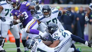 Adrian Peterson fue secado en temporada regular por la defensa de los Seattle Seahwks.