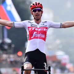 Monumento para Mollema y otro segundo para Valverde