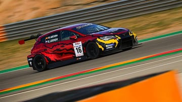 Mikel Azcona durante el pasado Racing Weekend del mes de mayo en el circuito de MotorLand.