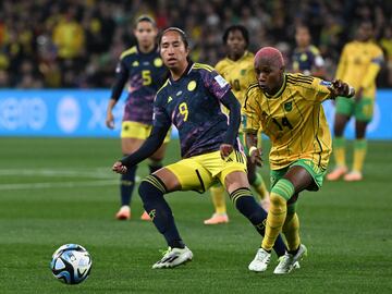 Jamaica's defender #14 Deneisha Blackwood fights for the ball with Colombia's forward #09 Mayra Ramirez during the Australia and New Zealand 2023 Women's World Cup round of 16 football match between Jamaica and Colombia at Melbourne Rectangular Stadium, also known as AAMI Park, in Melbourne on August 8, 2023. (Photo by WILLIAM WEST / AFP)