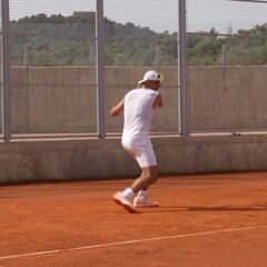 Nadal ya entrena sobre tierra batida y deja entrever su vuelta en Montecarlo