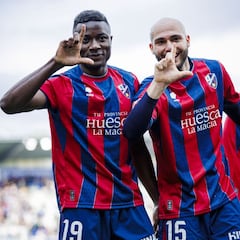 Soko fulmina al Racing de Ferrol y el Huesca duerme líder