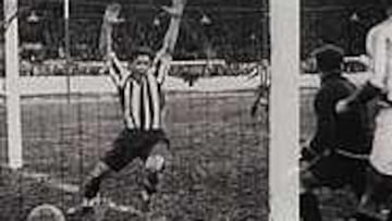 ADIÓS A UN GRAN DELANTERO. Elícegui demostró tanto en el Deportivo como en el Atlético su capacidad para meter goles. Su traspaso al club del Manzanares fue el más caro hasta aquel momento.