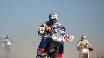 <b>CINCO VICTORIAS. </b>Neveu ganó tres de los Dakar para Honda. A la izquierda, el prototipo para 2013.
