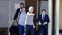 Las imágenes de Ángel María Villar y su hijo Gorka saliendo de la cárcel