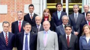 <b>RECEPCIÓN. </b>El Rey, Lissavetezky y los organizadores de la Vuelta.