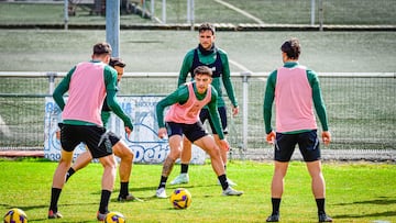 Naím García durante un entrenamiento con el Racing de Ferrol.