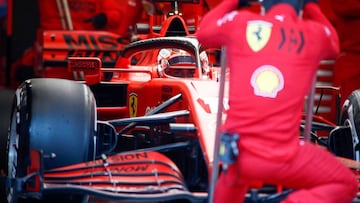 El Ferrari de Vettel se paró por una fuga de aceite del motor