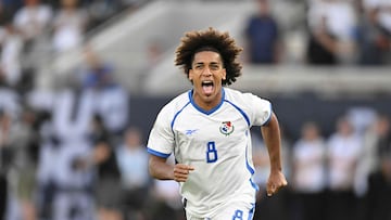 Adalberto Carrasquilla celebra el pase a la final de la Copa Oro.