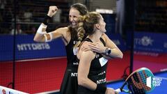 Alejandra Salazar y Gemma Triay celebran la victoria en Menorca.
