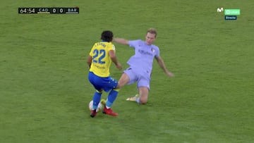 La polémica del Cádiz-Barça: expulsados De Jong y Koeman; Busquets tira el balón a Salvi...