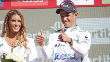 Esteban Chaves, con el maillot blanco.