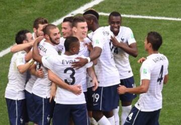 Los jugadores celebran la victoria ante Nigeria. 