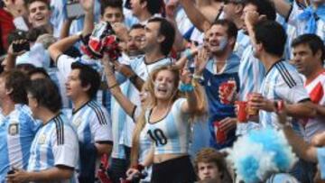AFICIÓN DE DIEZ. Hinchas de Argentina en un partido del Mundial.