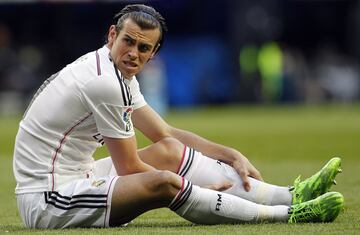 Bale suffered another injury to his left calf during a game against Málaga. He missed three games.