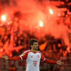 Bayern Munich's German forward #25 Thomas Mueller gestures during the German first division Bundesliga football match between Bayer 04 Leverkusen and FC Bayern Munich in Leverkusen, western Germany on February 10, 2024. (Photo by Sascha Schuermann / AFP) / DFL REGULATIONS PROHIBIT ANY USE OF PHOTOGRAPHS AS IMAGE SEQUENCES AND/OR QUASI-VIDEO
