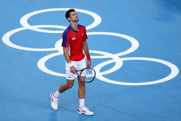 El tenista serbio, que aspiraba a ganar el Golden Slam, perdió los papeles en el partido por el bronce ante Pablo Carreño. Estrelló la raqueta contra el soportre de la red y la destrozó. Posteriormente decidió no competir en la prueba de dobles mixtos junto a su compañera Nina Stojanovic.