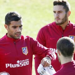 Augusto y Saúl, posible centro del campo ante el Sporting