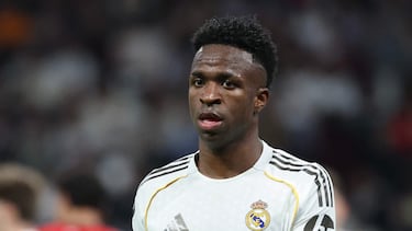 Real Madrid's Brazilian forward #07 Vinicius Junior reacts during the UEFA Champions League knockout round play-off second leg football match between Real Madrid CF and SL Benfica at Santiago Bernabeu Stadium in Madrid on February 25, 2026. (Photo by Pierre-Philippe MARCOU / AFP)