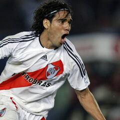 Santos Borré, a seguir los pasos de Ángel, Falcao y Teo