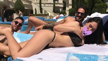 Isco en Las Vegas con un amigo y una joven morena