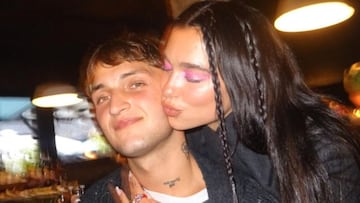 Dua Lipa y Anwar Hadid vuelven a la soltería. The Sun confirmó la ruptura entre las celebridades tras dos años de relación. ¿Por qué terminaron su noviazgo?