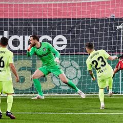El Atlético amaga pero le falta remate