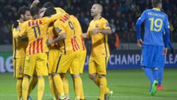 Los jugadores del Barcelona celebran la victoria.