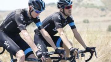 Mikel Nieve junto a Chris Froome durante la Vuelta. 