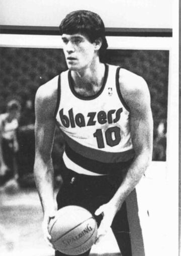 Fue el primer español en jugar en la NBA. En 1986 fichó por Portland Trail Blazers. Sólo estuvo un año en la liga americana y en 1987 volvería al Real Madrid.