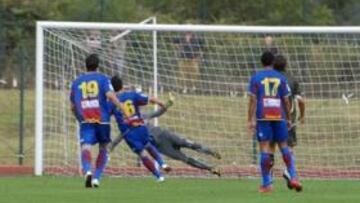 <b>GOL INSERVIBLE. </b>Xisco Nadal bate a Muslera desde los 11 metros para poner el 1-1 en el marcador.