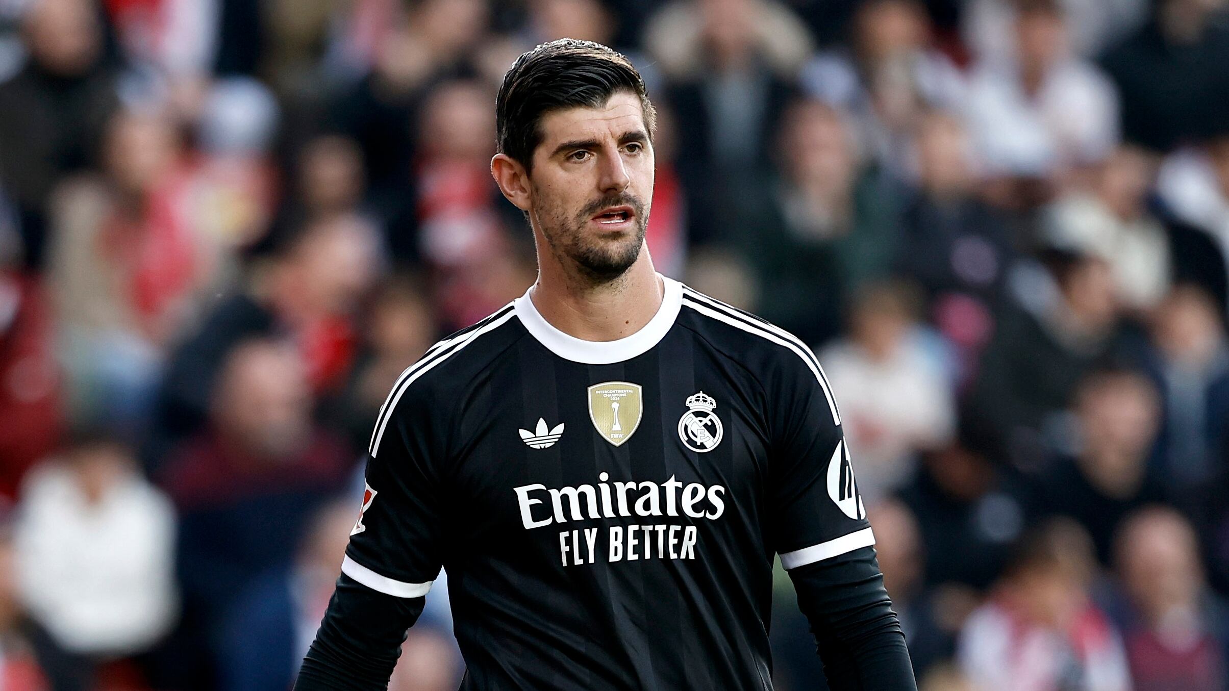 El Madrid viaja a Atenas sin Courtois y Huijsen, seria duda por dolor en la rodilla