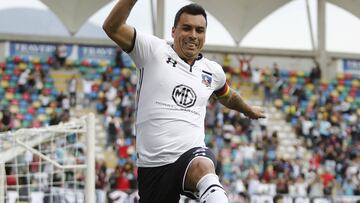 Esteban Paredes celebra un gol frente a Audax Italiano. 