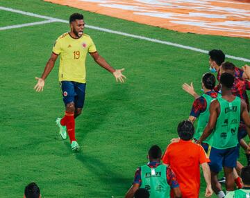 Con un gol en el último minuto, la Selección Colombia salvó un punto en el encuentro ante los dirigidos por Scaloni.  Luis Fernando Muriel y Miguel Borja anotaron. 