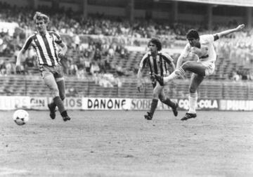 Maceda dispara a puerta en un Sporting vs Real Madrid.