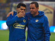 Henry Martin and Andre Soares Jardine head coach of America during the game America vs Guadalajara, corresponding to Round 08 of the Torneo Apertura 2023 of the Liga BBVA MX, at Azteca Stadium, on September 16, 2023.
<br><br>
Henry Martin y Andre Soares Jardine Director Tecnico de America durante el partido America vs Guadalajara, correspondiente a la Jornada 08 del Torneo Apertura 2023 de la Liga BBVA MX, en el Estadio Azteca, el 16 de Septiembre de 2023.