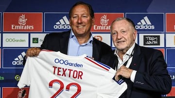 El presidente del Olympique de Lyon, Jean-Michel Aulas, y el nuevo máximo accionista del club, John Textor, durante su presentación.