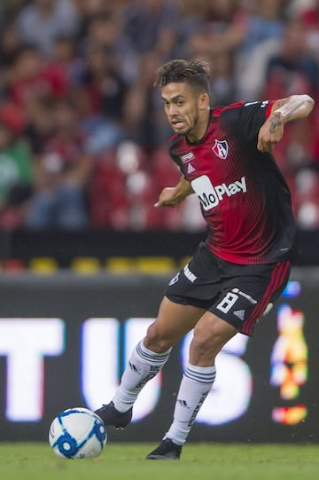 El mediocampista pasó sin pena ni gloria por América, Atlas de Guadalajara, Jaguares de Chiapas y León. Después de un largo y gris periplo en el futbol mexicano, el 'Rifle' regresó a su país para jugar con Atlético Nacional, en donde parece mejorar. En 22 partidos suma mil 476 minutos, entre liga colombiana y Copa Sudamericana, registra siete goles y tiene 10 asistencias.
