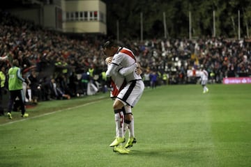 2-1. Álvaro García celebró el segundo gol.