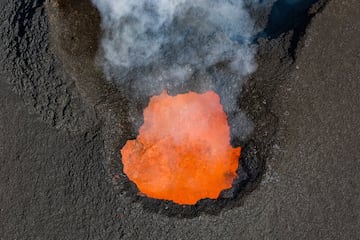 Isla Reunión no solo tiene surfistas y tiburones. En esta foto asoma el corazón de la tierra.