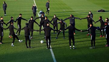 Los jugadores del PSG, durante un ejercicio del entrenamiento de ayer, previo al partido ante el Ludogorets.