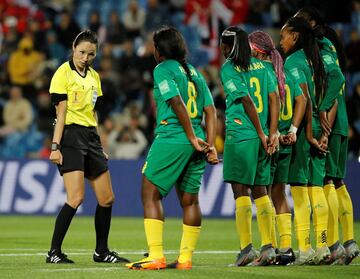 Japón empató sin goles ante Argentina y Canadá logró la victoria por la mínima diferencia ante Camerún.