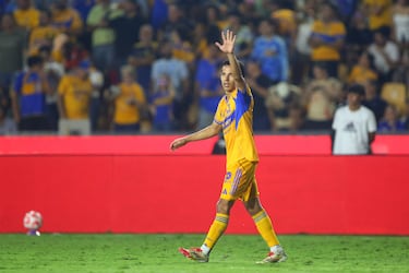 Lainez ‘abraza’ a Guido Pizarro en momento clave de Tigres