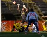 Brayan Cortés debuta en Peñarol y hace esto: ¡tapada imposible en el clásico!