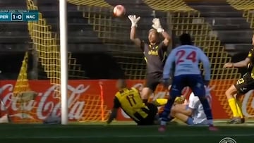 Brayan Cortés debuta en Peñarol y hace esto: ¡tapada imposible en el clásico!