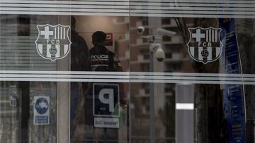 Los Mossos registran las oficinas del Barça, por el 'caso Barçagate'